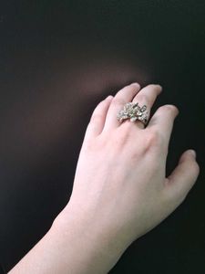 Elegant Floral Ring with Rhinestones