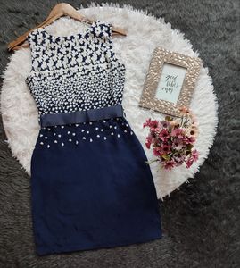 Chic Navy Floral Sleeveless Dress with Belt