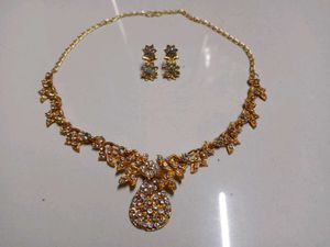 Stunning Gold-Plated Necklace &amp; Earrings Set