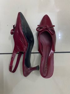 Chic Slingback Flats with Bow Accent
