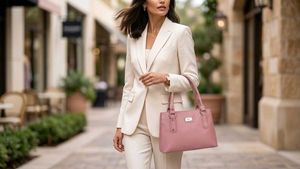 Fully new  stylish Pink Handbag