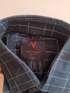 Van Heusen Men's Checked Shirt(new)
