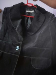 Elegant Black Velvet Blazer
