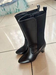 Chic Black Heeled Boots