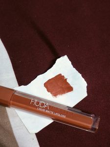 Huda Beauty Nude Lipstick And Hide🤐 Gift Free
