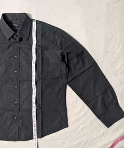 Boxy fit Black Long Sleeve Button-Up Shirt