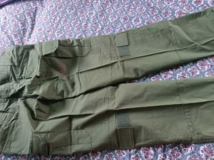 Green korean capri pant
