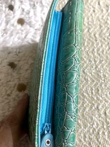 Chic Green Croc Embossed Wallet
