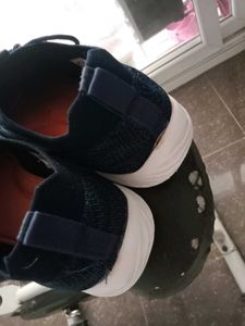Men's Navy Blue Knit Sneakers 6-7 no