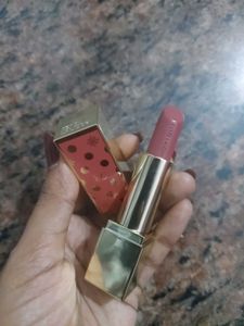 Estee Lauder blushing bow nude lipstick