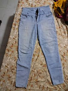 2 Women's Jeans and T-Shirt Set