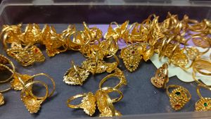 Elegant Gold Rings Collection