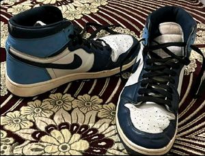 Old Skool Nike Air Jordan 1 Sneakers