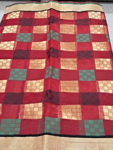Traditional Red Taant Saree with Paisley Motifs