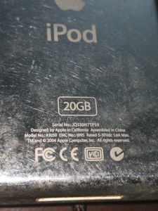 Apple iPod Classic 4th Gen - Silver with charger
