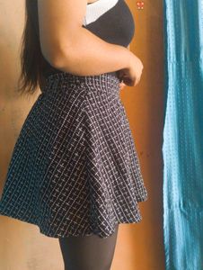 ❤️Chic Black &amp; White Patterned Skirt❤️