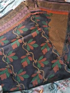 Thread Work Elegant Saree with Floral Motif