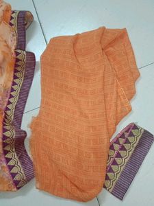 Floral Print Saree with Unstitched Blouse