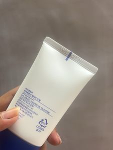 Isntree Hyaluronic Acid Watery Sun Gel SPF 50