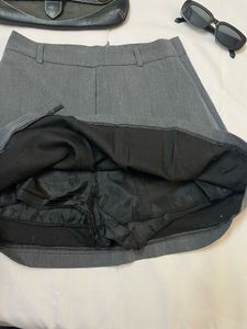 Grey pleaded mini skirt