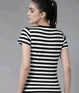 Classic Black &amp; White Sweet Heart Neck Striped Top