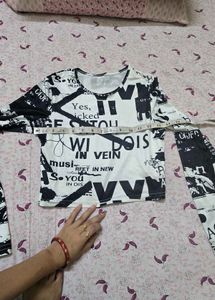 Graphic Print Top &amp; Acid Wash Jeans Set