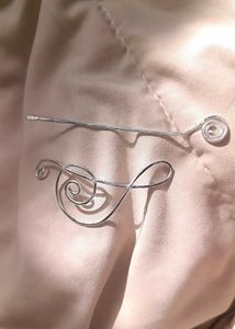y2k music hair pin