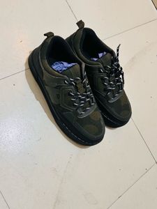 man black &amp; green camouflage low top sneakers