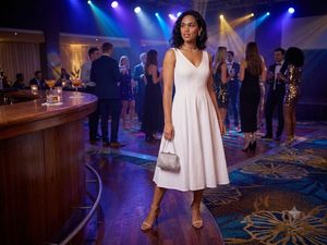 Elegant White V-Neck Midi Dress