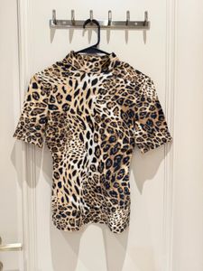 Chic Leopard Print Mock Neck Top