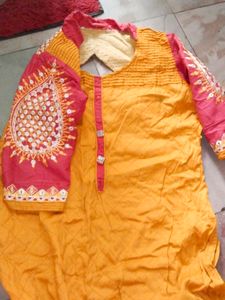 This Is Pure Cotton Kurta Set With Phant No Dhuppata ,Xxl Size 44 Size ,Lightly Another Colour Attached At Bottom Another All Is Nice