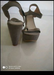Gray Heels 😍👠