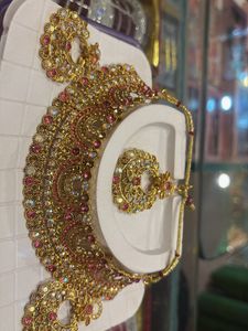 Exquisite Kundan & Pearl Jewellery Set