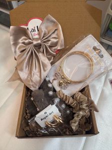 baddies gift hamper 🤎Cute Hair Accessories Set Gi