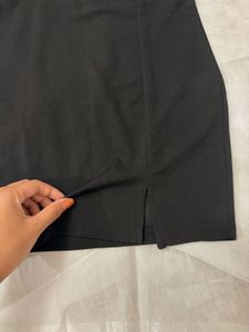 Chic Black Mini Skirt with Slit