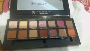 Modern Renaissance eyeshadow pallete