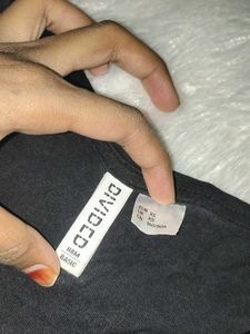 H&amp;M Black V-Neck Tee  (size -xs)