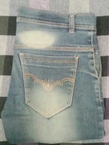 Stylish Blue Wash Jeans