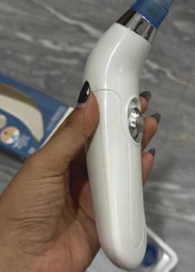 Pore Cleaner with Vacuum Action