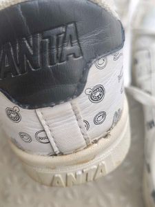 Women/Girls white sneakers