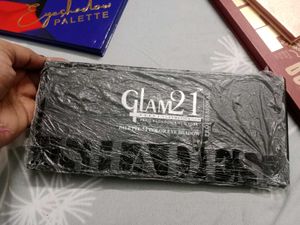 Glam 21 Eyeshadow Palette and swiss beauty blusher