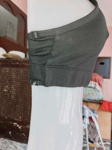 Black Wireless Sports Bra