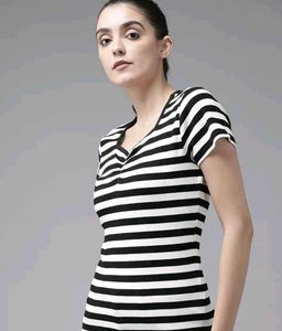 Classic Black & White Sweet Heart Neck Striped Top