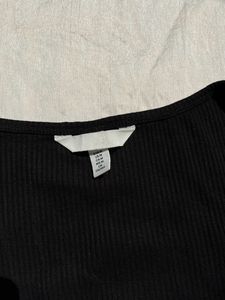 H&amp;M Body Hugging Buttoned DeepNeck Crop Top🖤