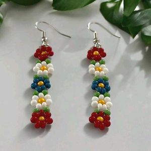 Daisy Delight Beaded Dangle Earrings🪻