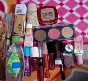 Makeup Bundle(Free makeu