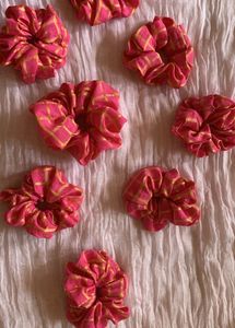 8 Scrunchies  In A Pack -New