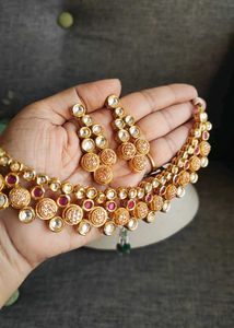 Stunning Kundan Necklace &amp; Earring Set
