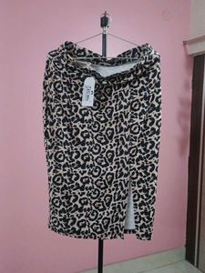 Leopard Print Pencil Skirt with Slit