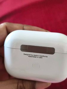 Apple AirPods Pro Charging Case